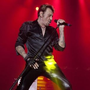 Chemise noire et pantalon en cuir