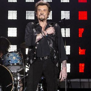 Gilet décoré et pantalon brillant