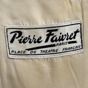 Détails de la veste blanche