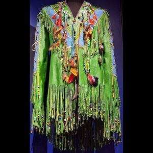 Costume vert à franges