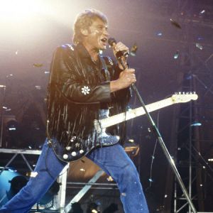 Blouson en cuir à franges et jean