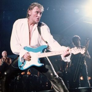 Guitare Fender Stratocaster bleue sur scène