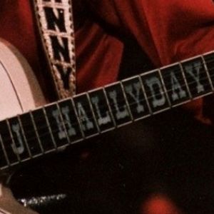 Détails des guitares Ibanez bleue et rouge