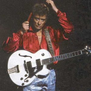 Guitare Ibanez blanche sur scène